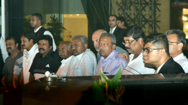 कर्नाटक में गठबंधन सरकार को बचाना मुश्किल
