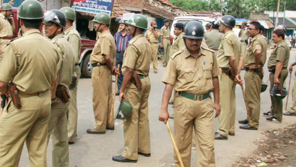 Karnataka Crisis: फ्लोर टेस्ट से पहले बेंगलुरु में धारा 144 लागू, बंद रहेंगी शराब की दुकानें Karnataka Crisis: फ्लोर टेस्ट से पहले बेंगलुरु में धारा 144 लागू, बंद रहेंगी शराब की दुकानें
