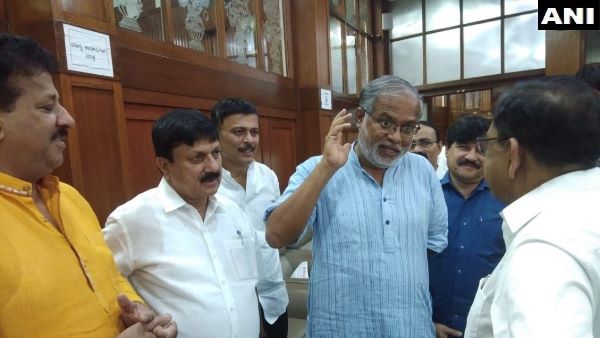 धरने पर रहे बीजेपी विधायकों के लिए कांग्रेस ने अरेंज किया डिनर