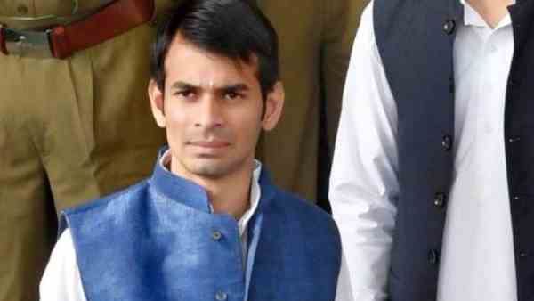 पत्नी से तलाक के आवेदन के बाद से ही घर से बना ली थी दूरी