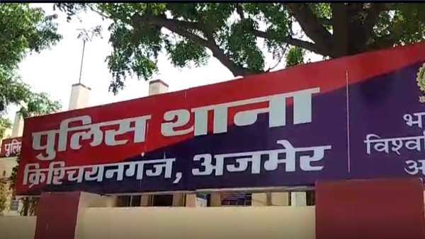 इधर, पड़ोसी ने की दो बहनों से छेड़छाड़