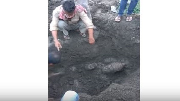 मूर्ति निकलने की खबर के बाद उमड़ी भीड़