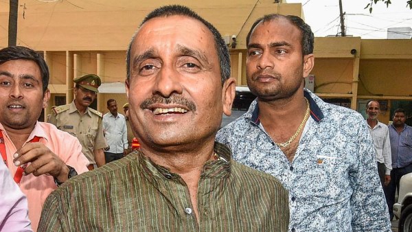 'बयान बदलने का दवाब डाला'