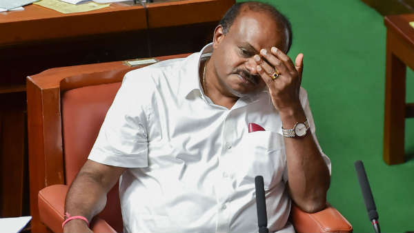 कर्नाटक संकट: क्या येदियुरप्पा की तरह कुमारस्वामी भी फ्लोर टेस्ट से पहले देंगे इस्तीफा? कर्नाटक संकट: क्या येदियुरप्पा की तरह कुमारस्वामी भी फ्लोर टेस्ट से पहले देंगे इस्तीफा?