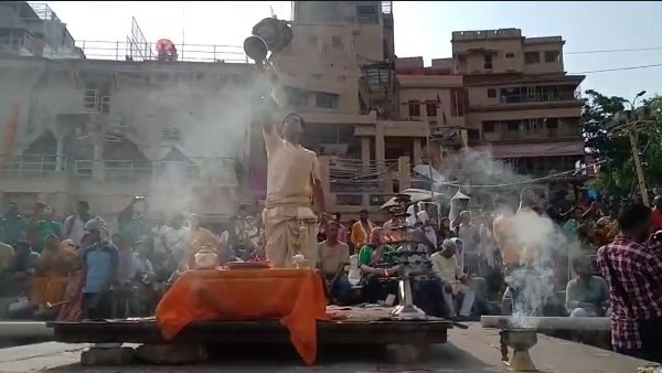 Maa ganga worship before Chandra Grahan at varanasi (Lunar eclipse News) Maa ganga worship before Chandra Grahan at varanasi (Lunar eclipse News)