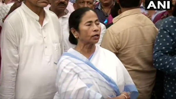 Mamata Banerjee: I will request the Election Commission to conduct Panchayat and Municipal elections through ballot paper. Mamata Banerjee: I will request the Election Commission to conduct Panchayat and Municipal elections through ballot paper.