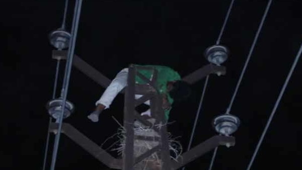 Husband climbed on tower for give tension to wife In jodhpur Husband climbed on tower for give tension to wife In jodhpur
