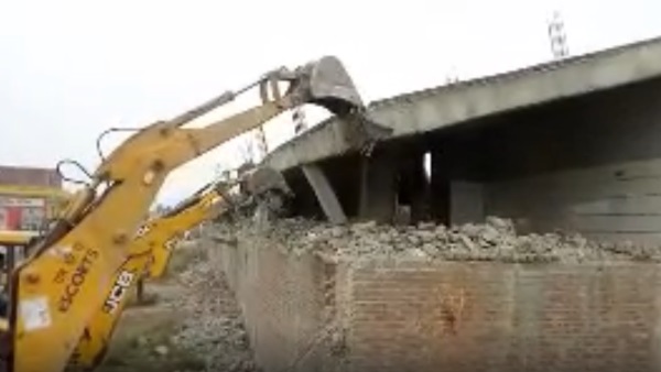 Badar Ali Illegal Hospital Demolish in meerut Badar Ali Illegal Hospital Demolish in meerut