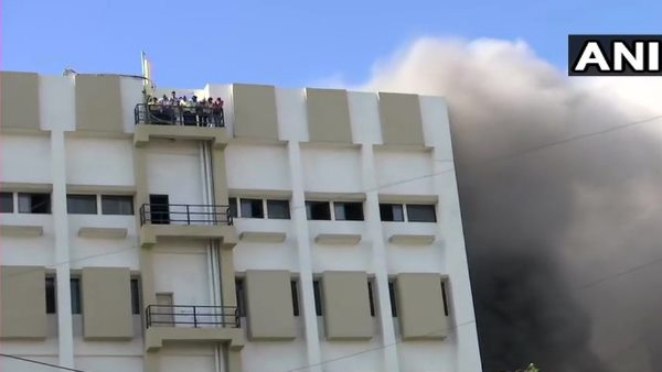 Mumbai level 4 fire broken out in MTNL Building Bandra Mumbai level 4 fire broken out in MTNL Building Bandra