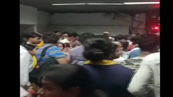 person died after his hands got stuck in the gates of a metro train at Park Street station in Kolkata person died after his hands got stuck in the gates of a metro train at Park Street station in Kolkata