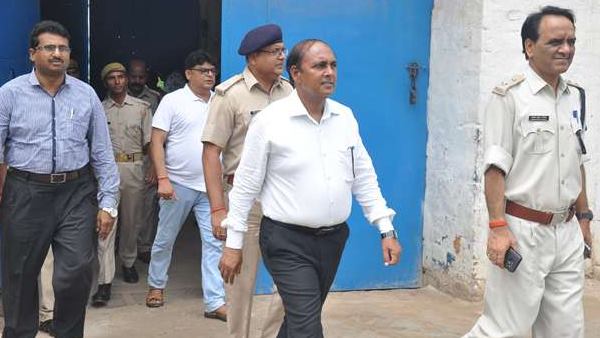 बंदी के पास मिली सिंदूर की डिब्बी, बैडमिंटन
