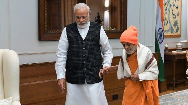 pm Narendra Modi met Sri Vishvesha Teertha Swamiji of the Pejawara Matha pm Narendra Modi met Sri Vishvesha Teertha Swamiji of the Pejawara Matha