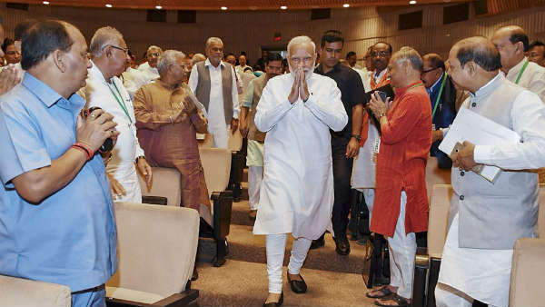 दागी बाबुओं की छुट्टी