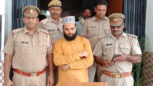 maulvi arrested trying to molest girl in mosque maulvi arrested trying to molest girl in mosque