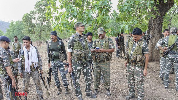 encounter between naxals and security forces in bihars Aurangabad, Three naxals killed encounter between naxals and security forces in bihars Aurangabad, Three naxals killed