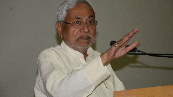 कैसे आये नीतीश के करीब