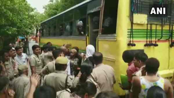 वीजा खत्म होने के बाद भी रह रहे थे इंडिया में