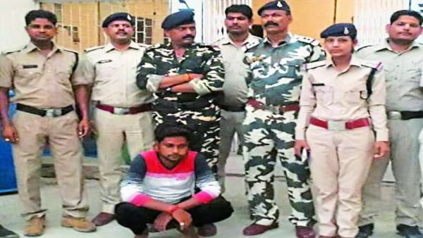 बंदूक देखने के लिए बुलाया