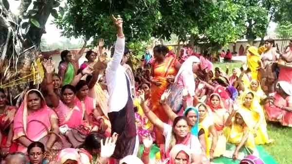 aganwadi workers protesting for job suspension aganwadi workers protesting for job suspension
