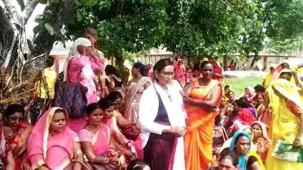 aganwadi workers protesting for job suspension aganwadi workers protesting for job suspension