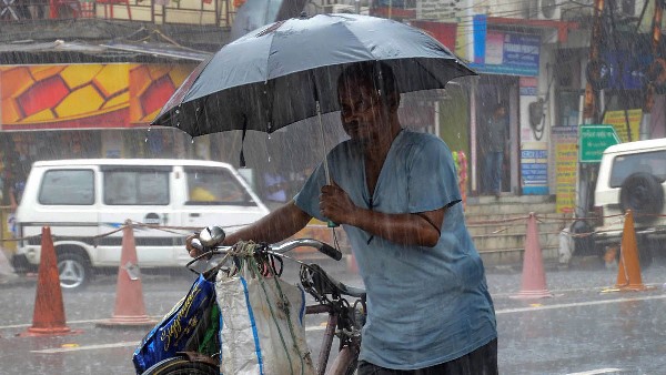 heavy Rain are very likely to occur next three hours in lucknow and kanpur adjoining areas heavy Rain are very likely to occur next three hours in lucknow and kanpur adjoining areas