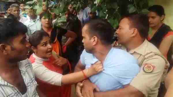 महिला सिपाही से की छेड़खानी