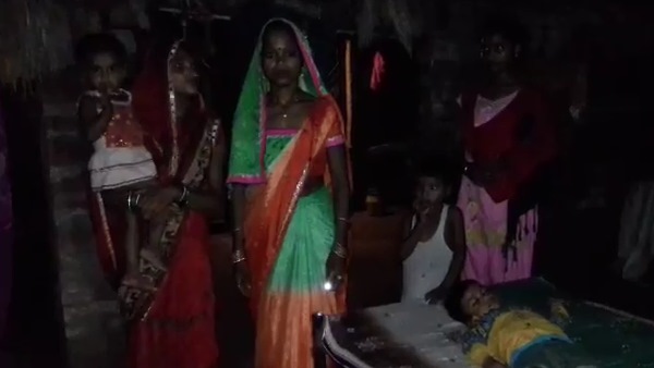 कंपनी मालिक ने सबके पासपोर्ट और कागजात रख लिए