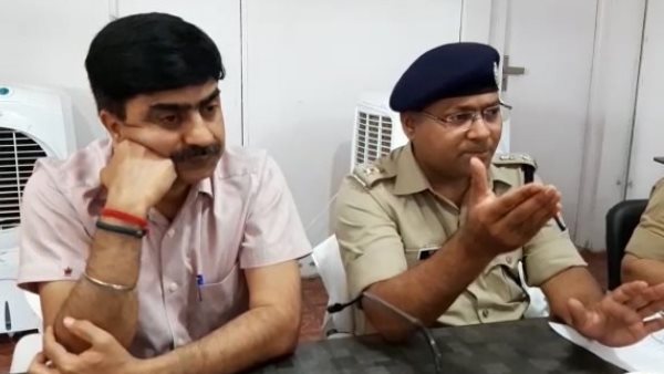 जेल भेजे गए 11 लोग