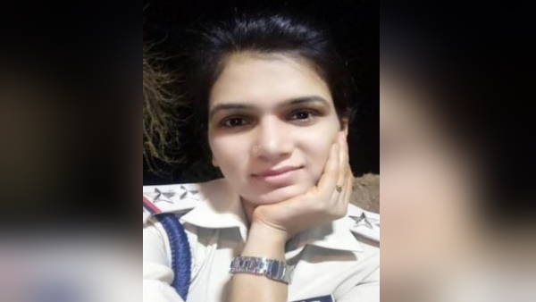 In laws Beaten BY SI Daughter In Law AT indore MP In laws Beaten BY SI Daughter In Law AT indore MP