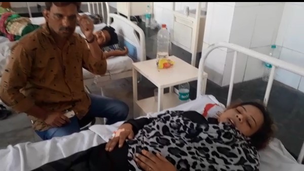 sister beaten by her brothers in moradabad, hospitalized sister beaten by her brothers in moradabad, hospitalized