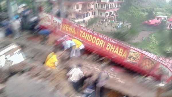 Building collapsed in Solan-Nahan road more than 30 people are reported to be trapped under debris Building collapsed in Solan-Nahan road more than 30 people are reported to be trapped under debris