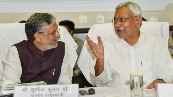 दोधारी तलवार पर चल रही है बीजेपी!