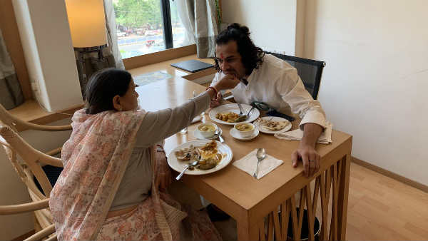 पत्नी से तलाक के आवेदन के बाद से ही घर से दूरी बना ली थी