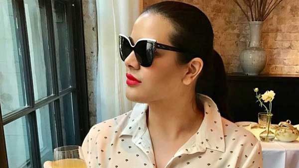 सोशल मीडिया पर एक्टिव रहती हैं त्रिशाला