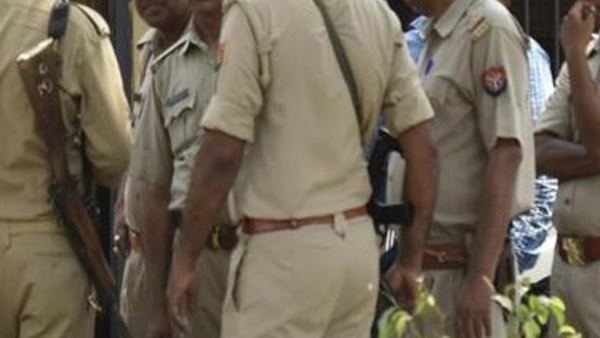 घर की सुरक्षा के लिए साली के छोड़ा था