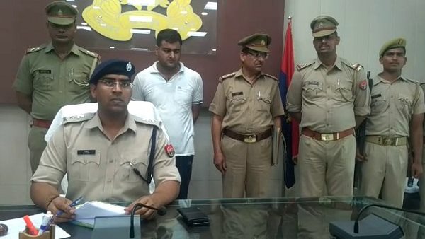 watch video: UP Police constable arrested for tractor theft watch video: UP Police constable arrested for tractor theft