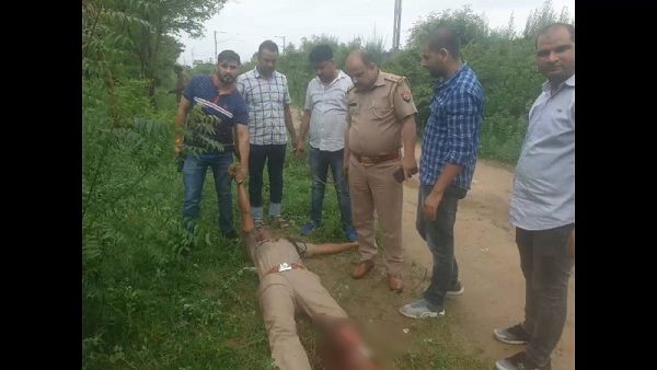 स्पलेंडर बाइक पर सवार था सीआरपीएफ की वर्दी में