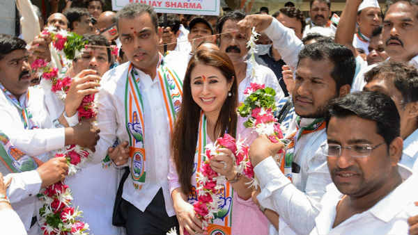 देवड़ा ने दिया है इस्तीफा