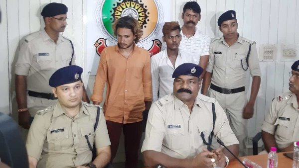 With arretesd with Two accused in Vishwanath Sharma Murder case of Raipur With arretesd with Two accused in Vishwanath Sharma Murder case of Raipur