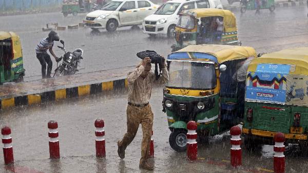 दिल्ली एनसीर में दिन में छाया अंधेरा
