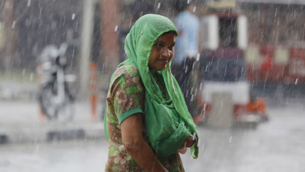 अब तक बाढ़ की वजह से 8 लोगों की मौत