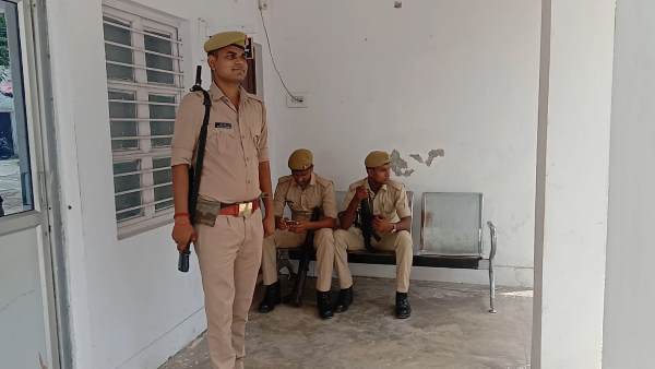 yogi govt plans for up policeman to give one day holiday in a week yogi govt plans for up policeman to give one day holiday in a week