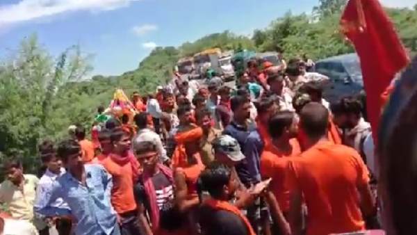 kanwadiya tractor and bolero collides on highway kanwadiya tractor and bolero collides on highway
