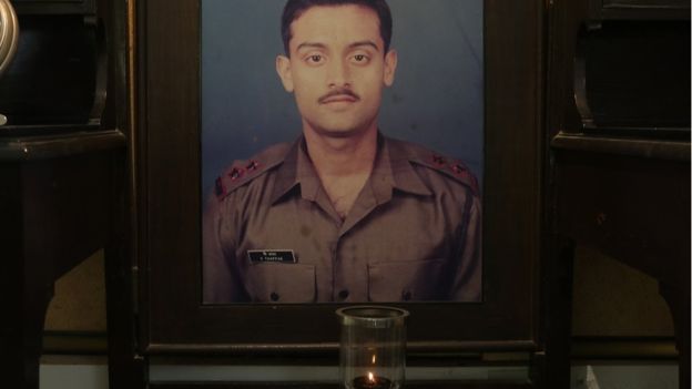 LIEUTENANT VIJAYANT THAPARS FAMILY LIEUTENANT VIJAYANT THAPARS FAMILY