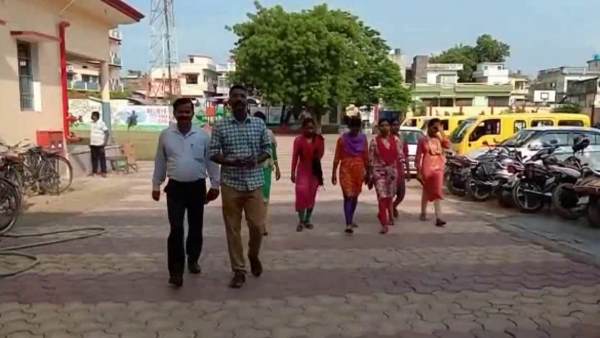 anti romeo caught five man outside school anti romeo caught five man outside school
