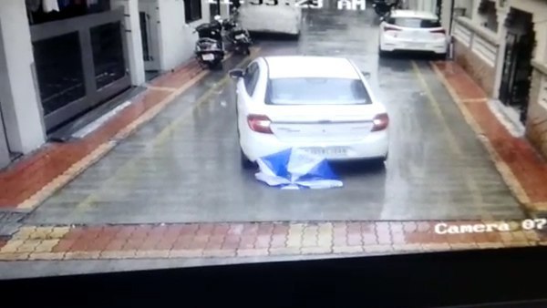 बच्चे को तुरंत अस्पताल ले जाया गया