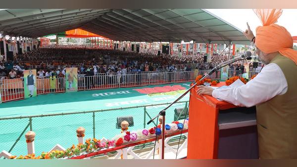 'मेरी झोली कमल के फूलों से भरकर भेजी'