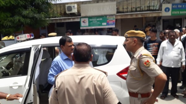 Loot of Rs 60 Lakhs at ATM chittorgarh Rajasthan Loot of Rs 60 Lakhs at ATM chittorgarh Rajasthan