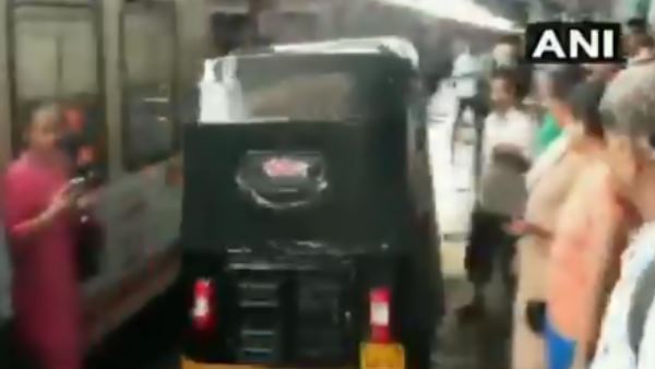 क्यों रेलवे स्टेशन पर दौड़ा दिया ऑटो?