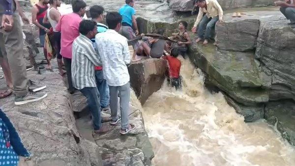 Baran Rajasthans Boy flowed in bhadka waterfall while making tiktok video Baran Rajasthans Boy flowed in bhadka waterfall while making tiktok video
